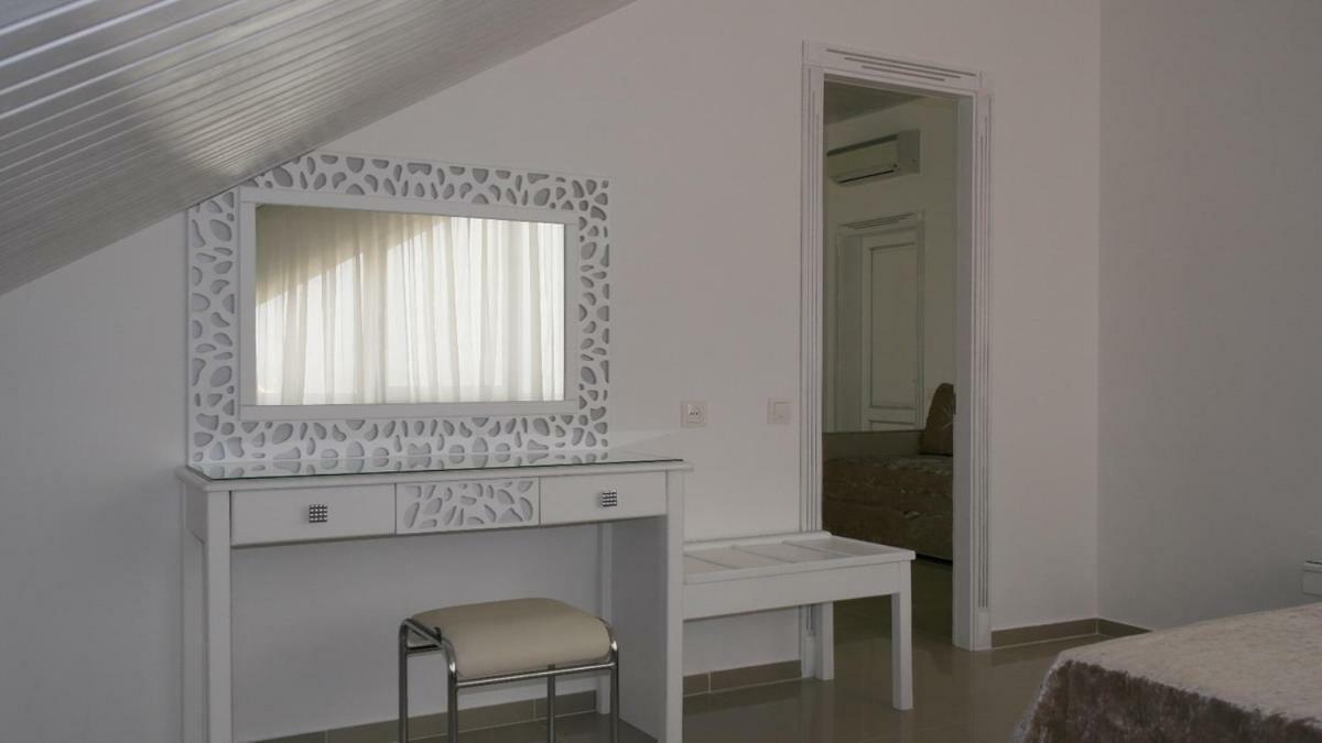 Мини-Отель Фаворит Апартаменты Bugaz Exterior foto