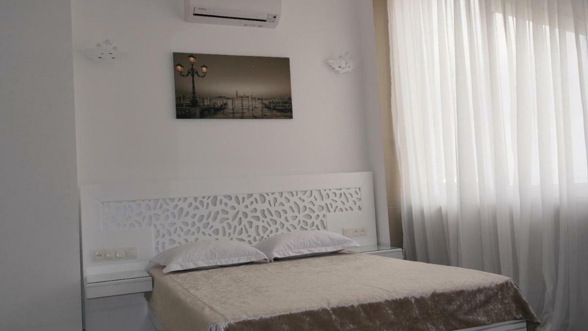 Мини-Отель Фаворит Апартаменты Bugaz Exterior foto