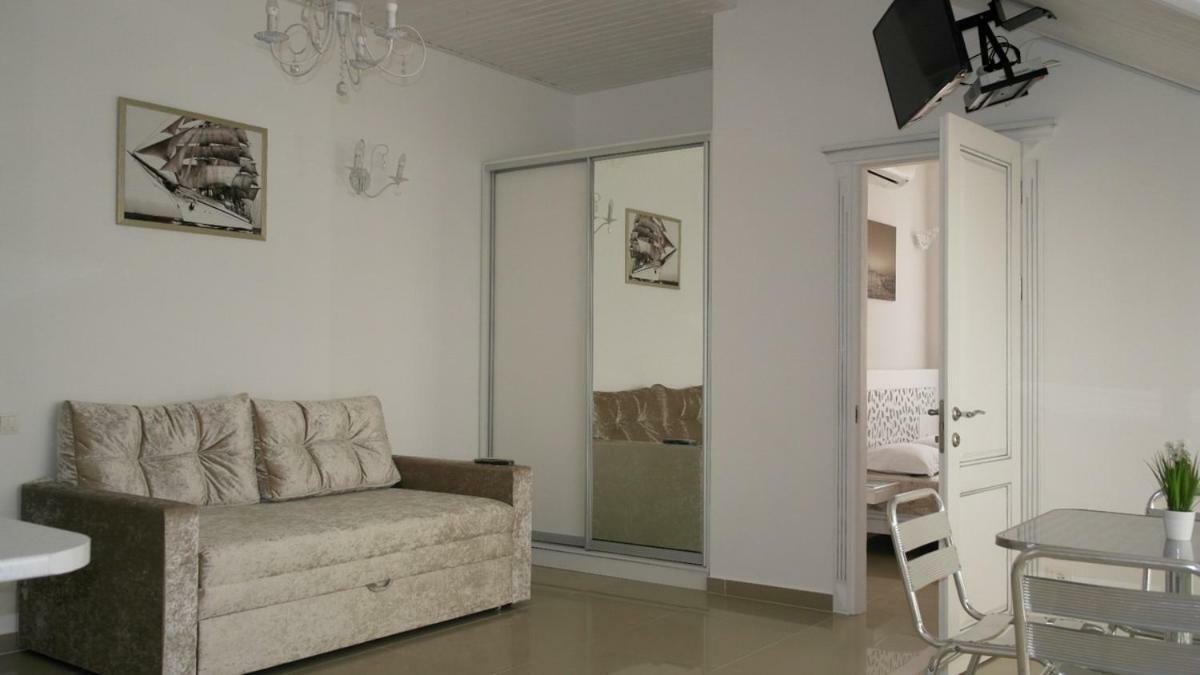 Мини-Отель Фаворит Апартаменты Bugaz Exterior foto