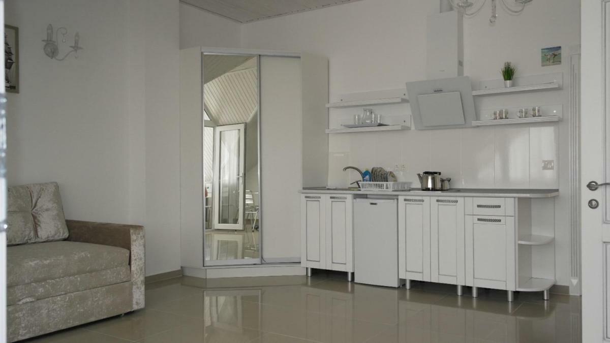 Мини-Отель Фаворит Апартаменты Bugaz Exterior foto
